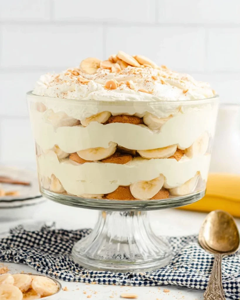 Delicious copycat Magnolia Bakery banana pudding served in a glass bowl